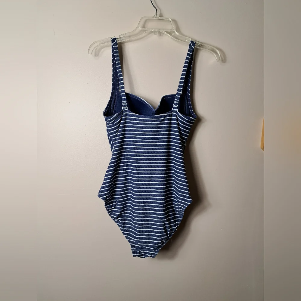 NipTuck Swim Size 8 One Piece Swimsuit Ruched Sides Multifit Bra Cup - Picture 4 of 11